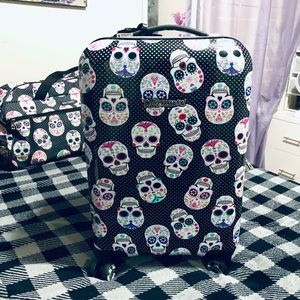 Betsey Johnson Skulls luggage set of 2